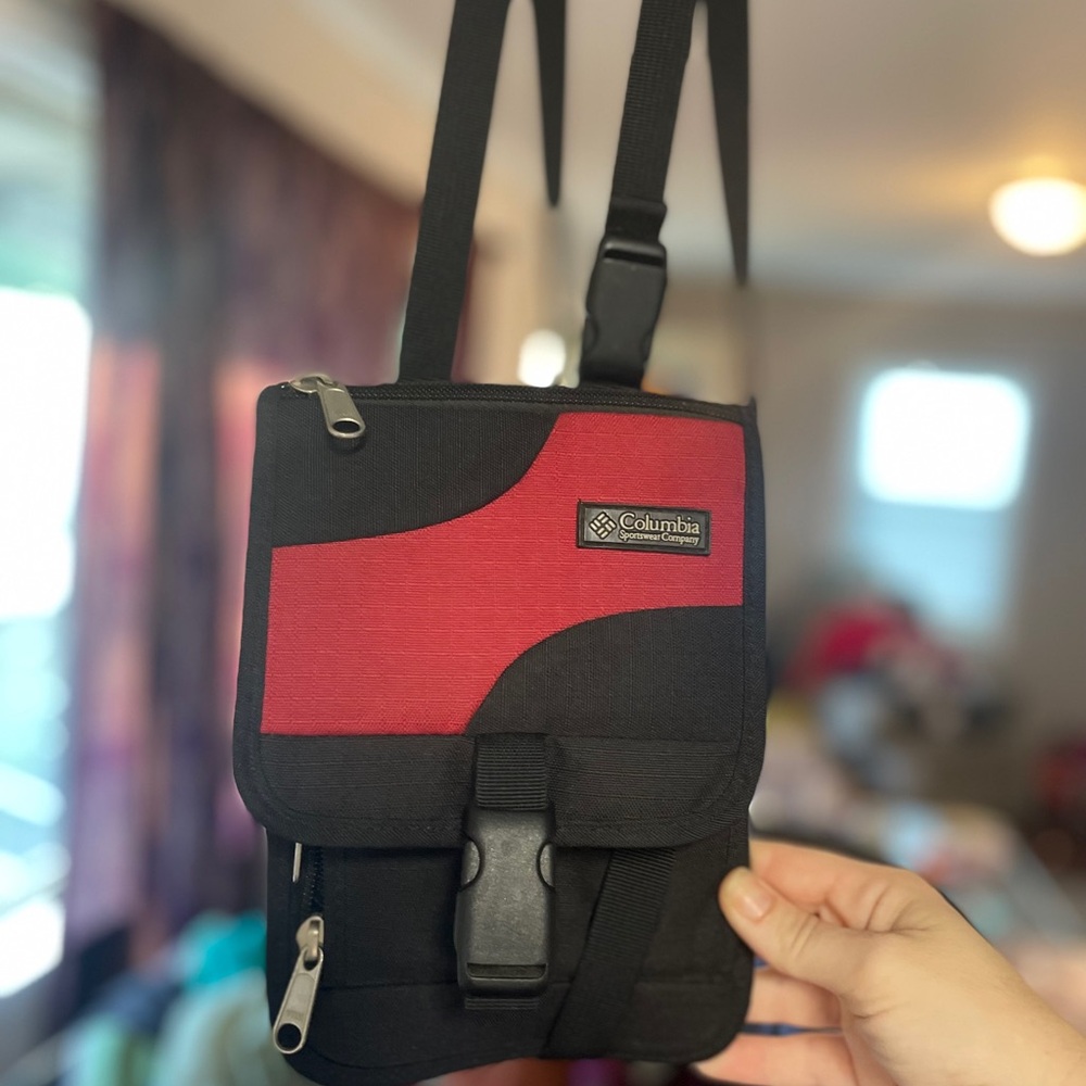 Columbia Black and Red Crossbody Bag - Picture 9 of 9